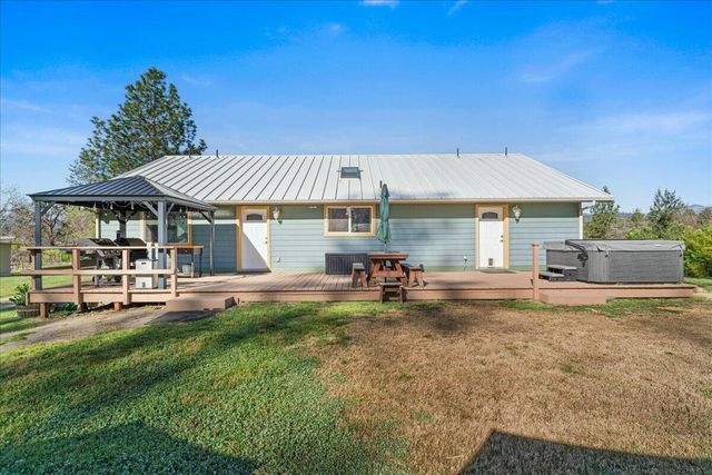 649 Pleasant Valley Road, Merlin, OR 97532