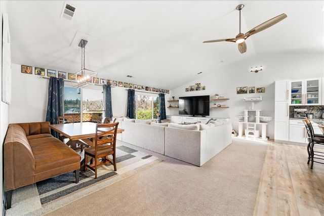 649 Pleasant Valley Road, Merlin, OR 97532