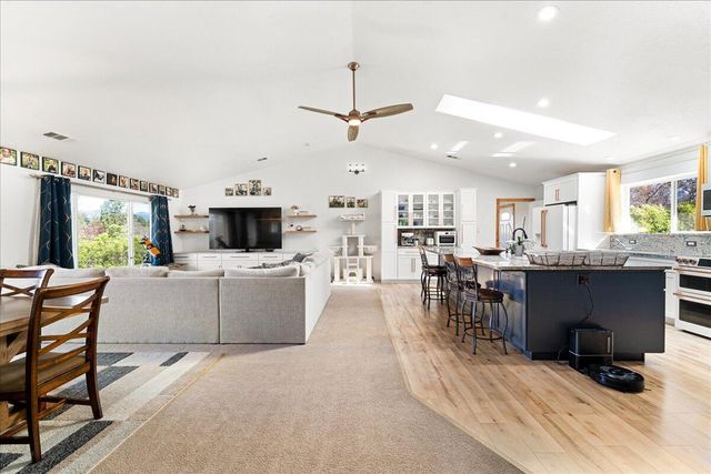 649 Pleasant Valley Road, Merlin, OR 97532