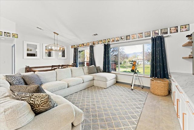 649 Pleasant Valley Road, Merlin, OR 97532