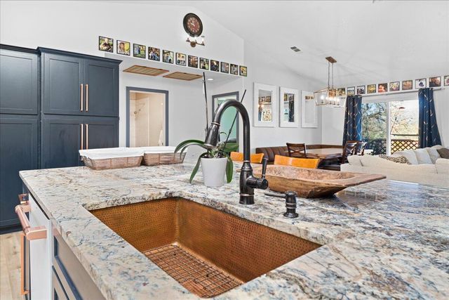 649 Pleasant Valley Road, Merlin, OR 97532