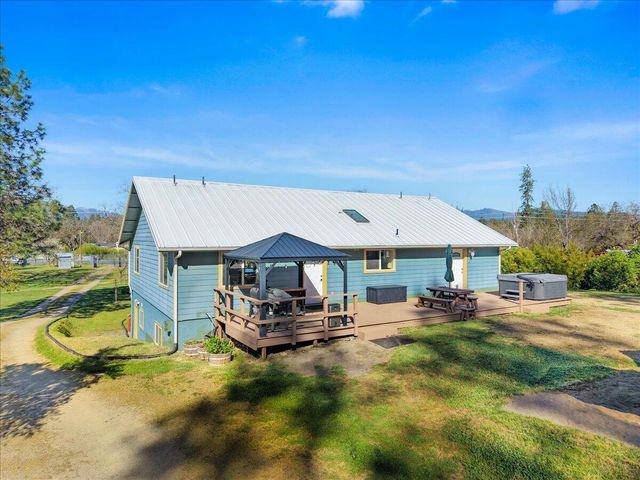 649 Pleasant Valley Road, Merlin, OR 97532