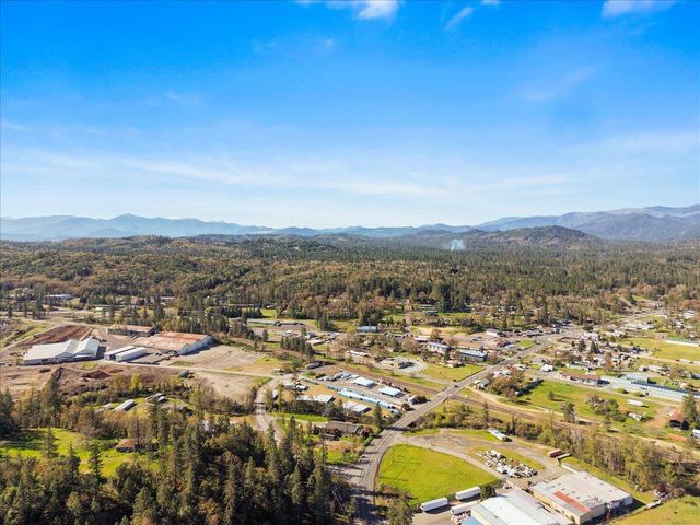 649 Pleasant Valley Road, Merlin, OR 97532