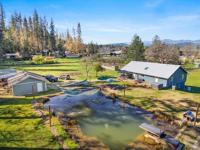 649 Pleasant Valley Road, Merlin, OR 97532