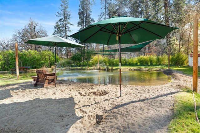 649 Pleasant Valley Road, Merlin, OR 97532