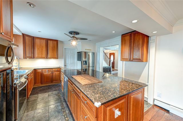 28 Barnsley Crescent, Mount Sinai, NY 11766