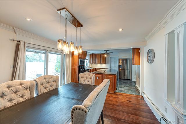 28 Barnsley Crescent, Mount Sinai, NY 11766