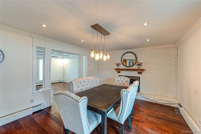 28 Barnsley Crescent, Mount Sinai, NY 11766