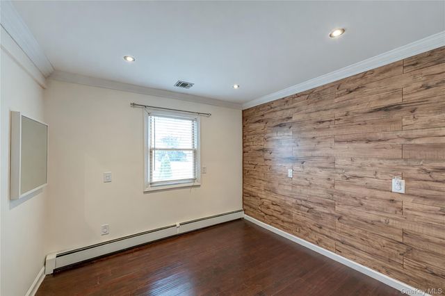 28 Barnsley Crescent, Mount Sinai, NY 11766