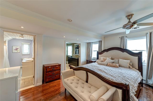 28 Barnsley Crescent, Mount Sinai, NY 11766