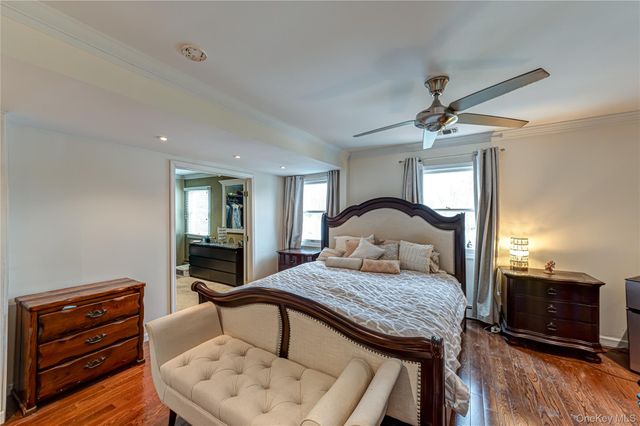 28 Barnsley Crescent, Mount Sinai, NY 11766