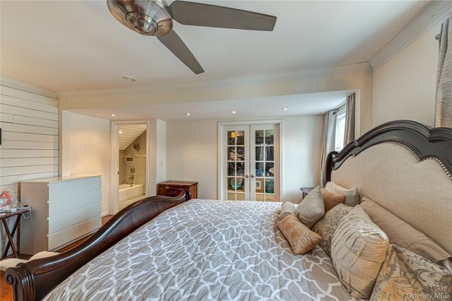 28 Barnsley Crescent, Mount Sinai, NY 11766