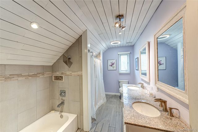 28 Barnsley Crescent, Mount Sinai, NY 11766