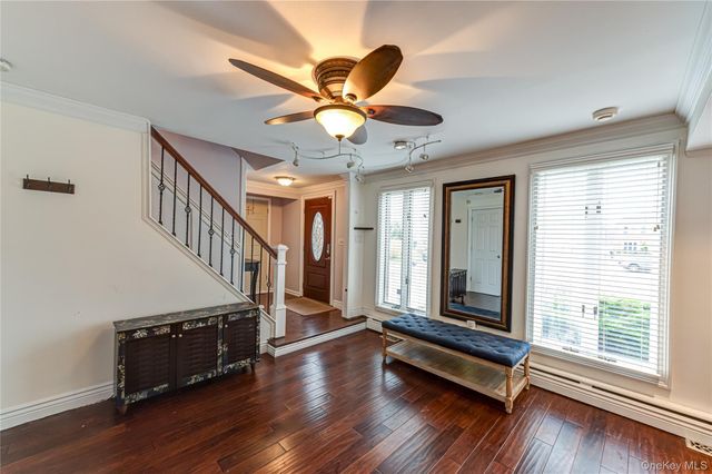 28 Barnsley Crescent, Mount Sinai, NY 11766