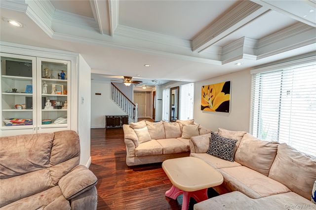 28 Barnsley Crescent, Mount Sinai, NY 11766