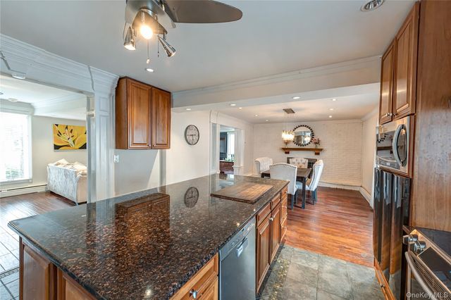 28 Barnsley Crescent, Mount Sinai, NY 11766