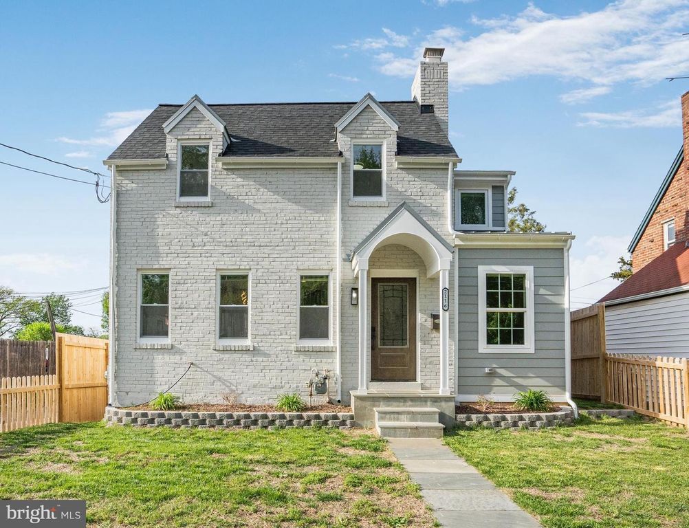 2116 R ST NE, Washington, DC 20002