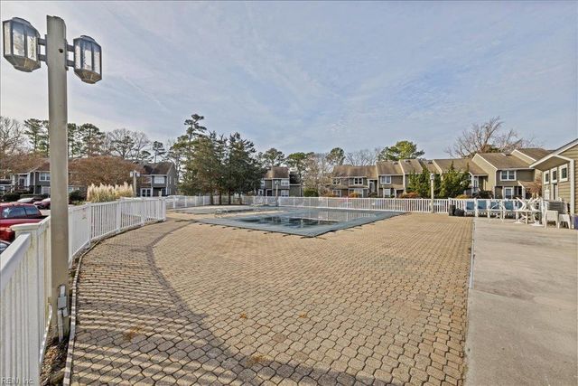 2718 Seashore CV, Virginia Beach, VA 23454