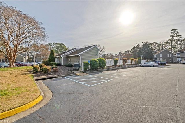 2718 Seashore CV, Virginia Beach, VA 23454