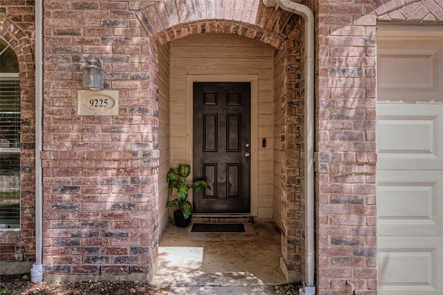 9225 Comanche Ridge Drive, Fort Worth, TX 76131