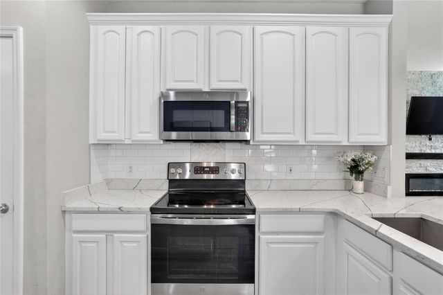 8821 N RIVER ROAD, Tampa, FL 33635