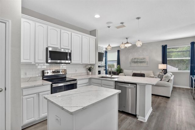 8821 N RIVER ROAD, Tampa, FL 33635