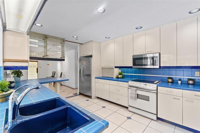 15200 SW 88th Ave, Palmetto Bay, FL 33157