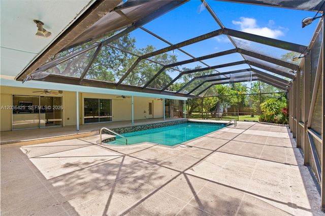 15200 SW 88th Ave, Palmetto Bay, FL 33157