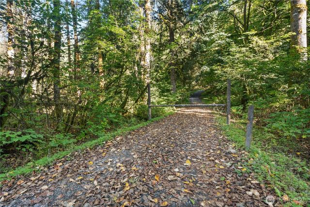 7171 Green Valley Drive, Maple Falls, WA 98266