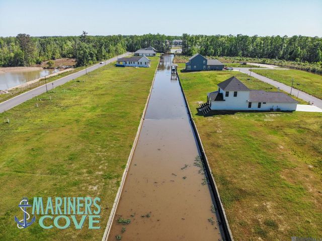 12838 N St Croix Ct, Maurepas, LA 70449