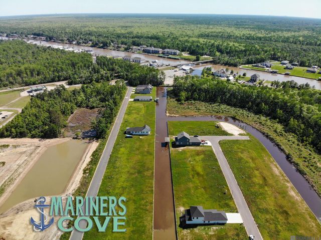12838 N St Croix Ct, Maurepas, LA 70449