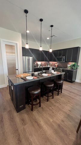 1030 Meadowlands Dr, Oakdale, CA 95361