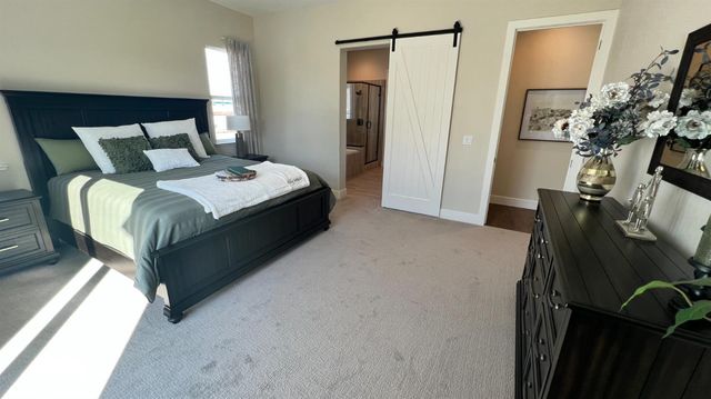 1030 Meadowlands Dr, Oakdale, CA 95361