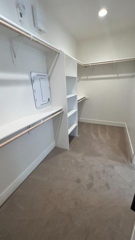 1030 Meadowlands Dr, Oakdale, CA 95361