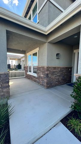 1030 Meadowlands Dr, Oakdale, CA 95361