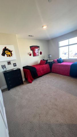 1030 Meadowlands Dr, Oakdale, CA 95361