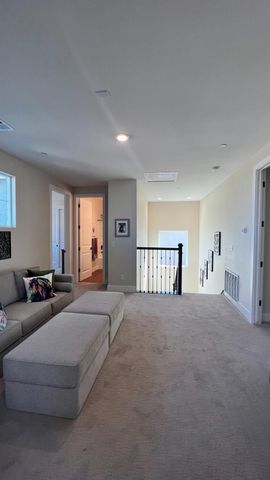 1030 Meadowlands Dr, Oakdale, CA 95361