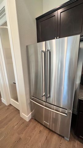 1030 Meadowlands Dr, Oakdale, CA 95361