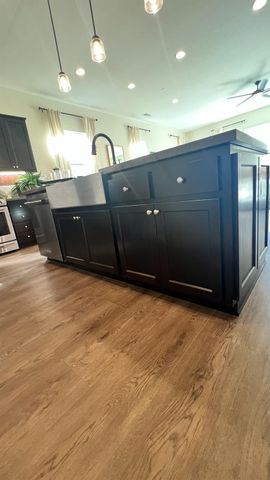 1030 Meadowlands Dr, Oakdale, CA 95361