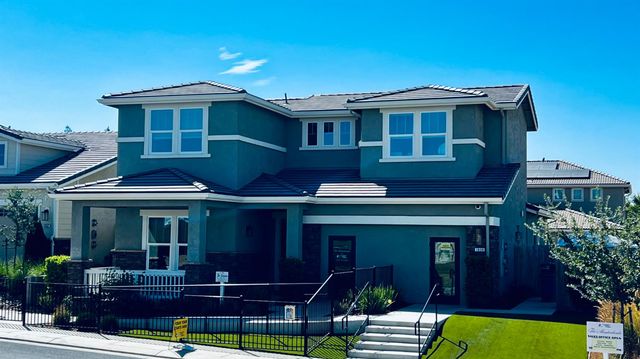 1030 Meadowlands Dr, Oakdale, CA 95361