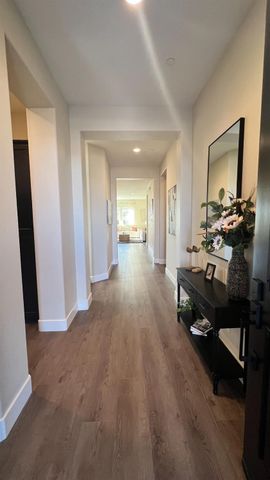 1030 Meadowlands Dr, Oakdale, CA 95361