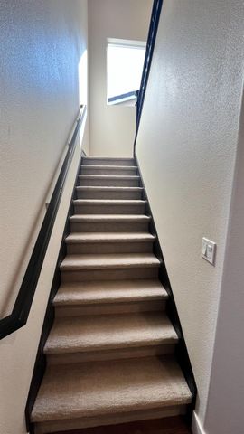 1030 Meadowlands Dr, Oakdale, CA 95361