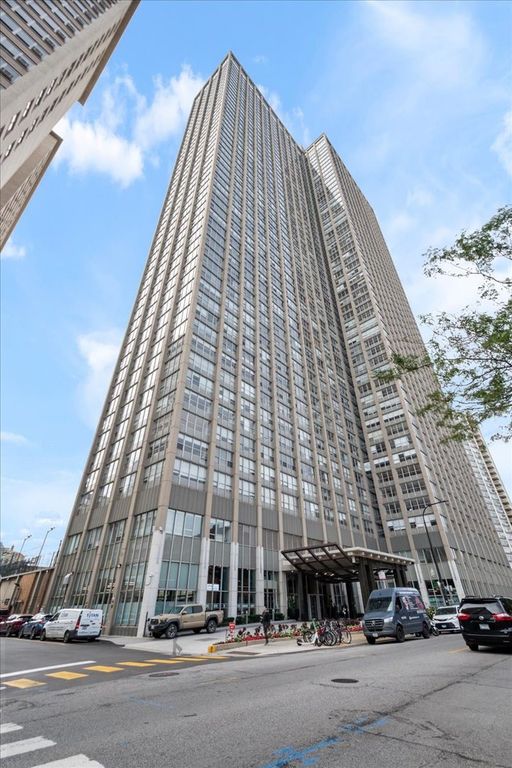 655 W Irving Park Road 4003, Chicago, IL 60613 — exterior