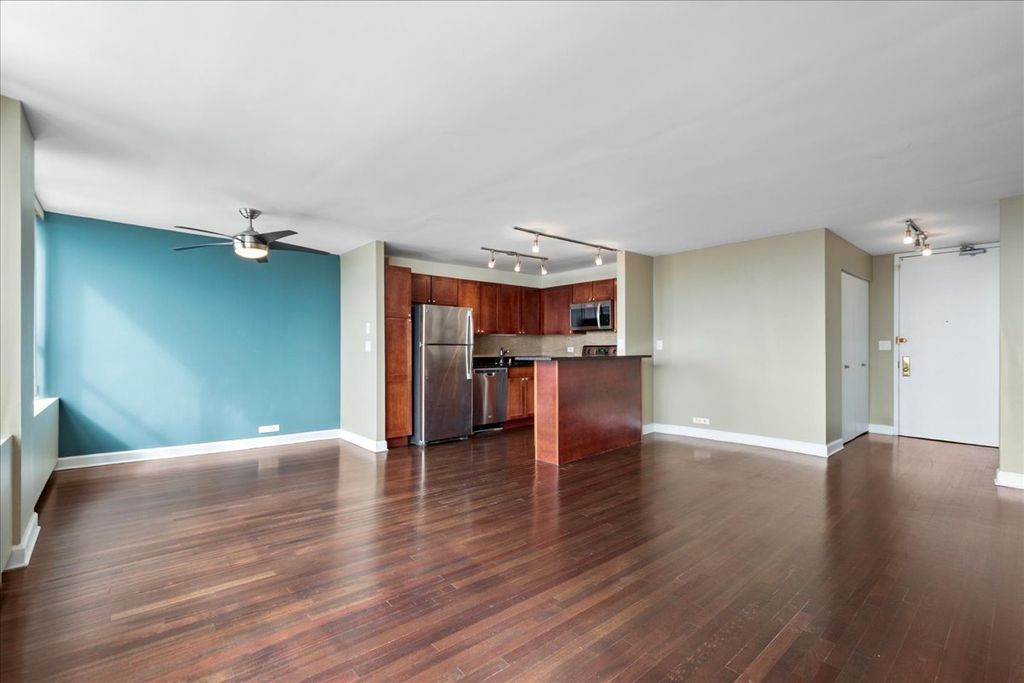655 W Irving Park Road 4003, Chicago, IL 60613 — photo 5