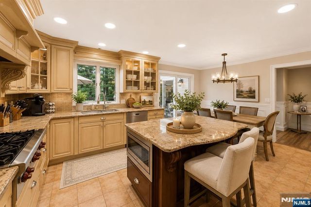 18 Monument Lane, Alpine, NJ 07620