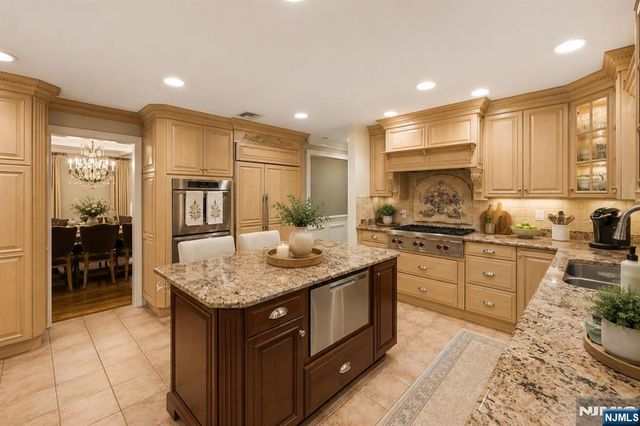 18 Monument Lane, Alpine, NJ 07620