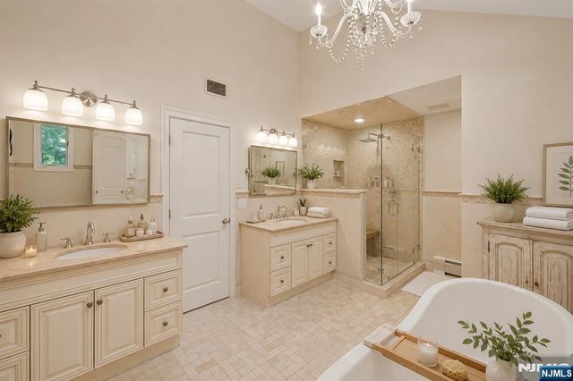 18 Monument Lane, Alpine, NJ 07620