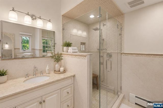 18 Monument Lane, Alpine, NJ 07620