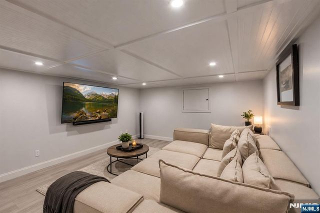 18 Monument Lane, Alpine, NJ 07620
