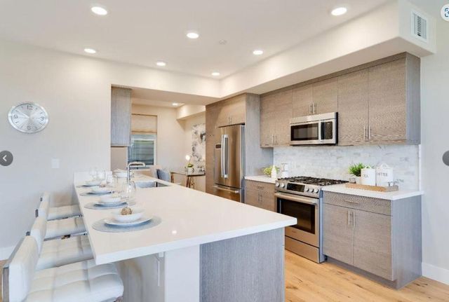 400 Mariners Island Boulevard 215, San Mateo, CA 94404